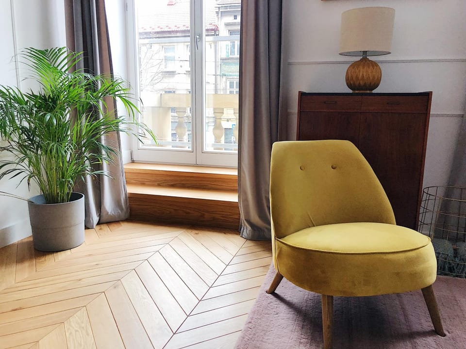 Day, Living room, Seating area, City view, Landmark view