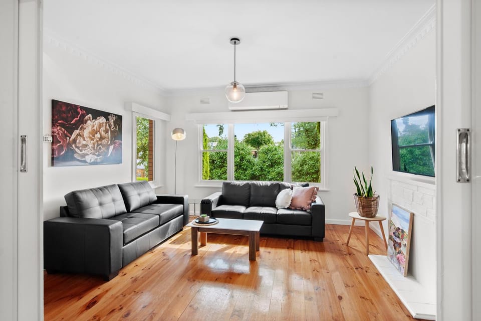 Ballarat Central, Family or Work, Big Yard, Sleeps 6 House in Ballarat