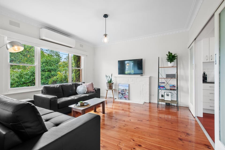 Ballarat Central, Family or Work, Big Yard, Sleeps 6 House in Ballarat