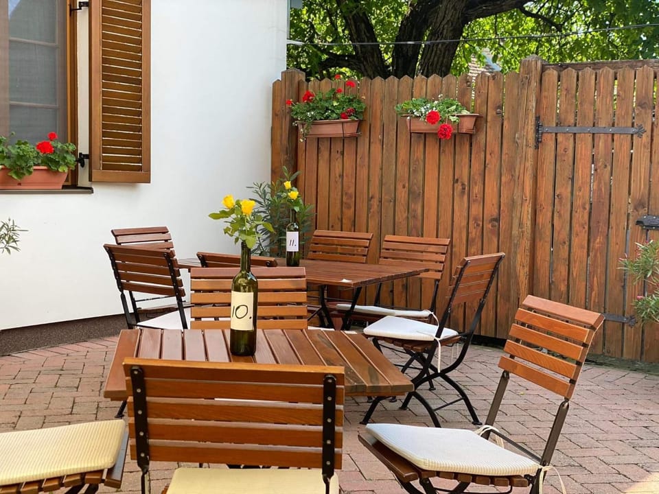 Restaurant/places to eat, Area and facilities, Internal: Not applicable to any particular room