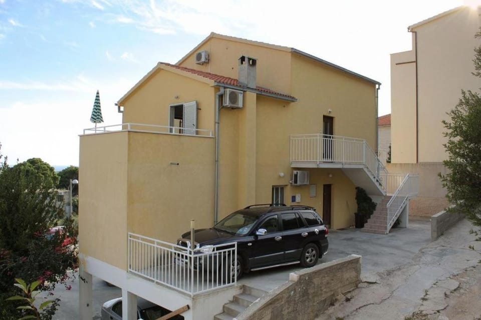Property building, Facade/entrance, Off site