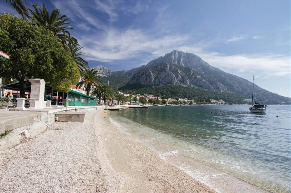 Neighbourhood, Natural landscape, Beach