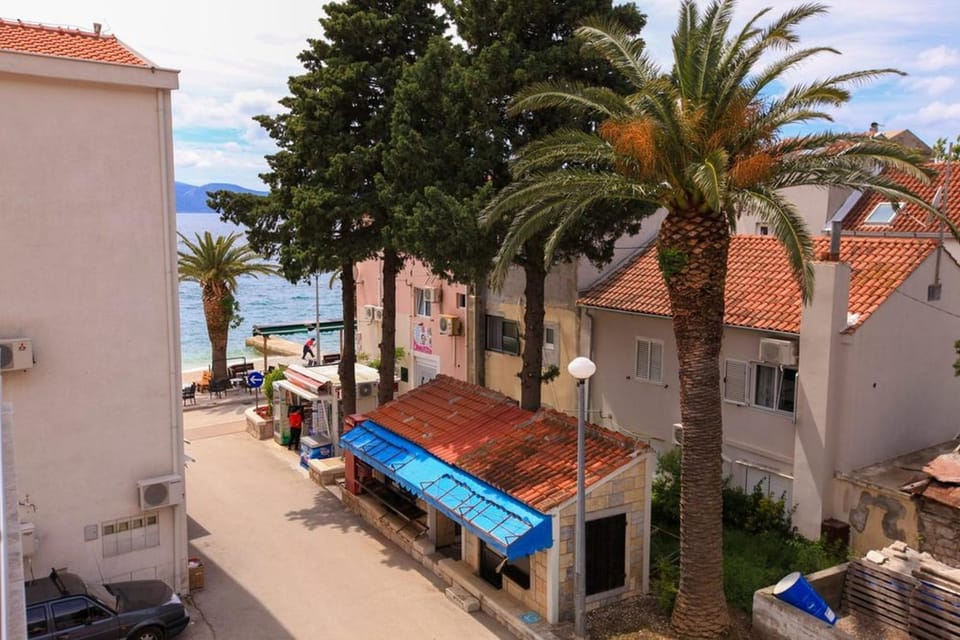View (from property/room), Sea view, Street view