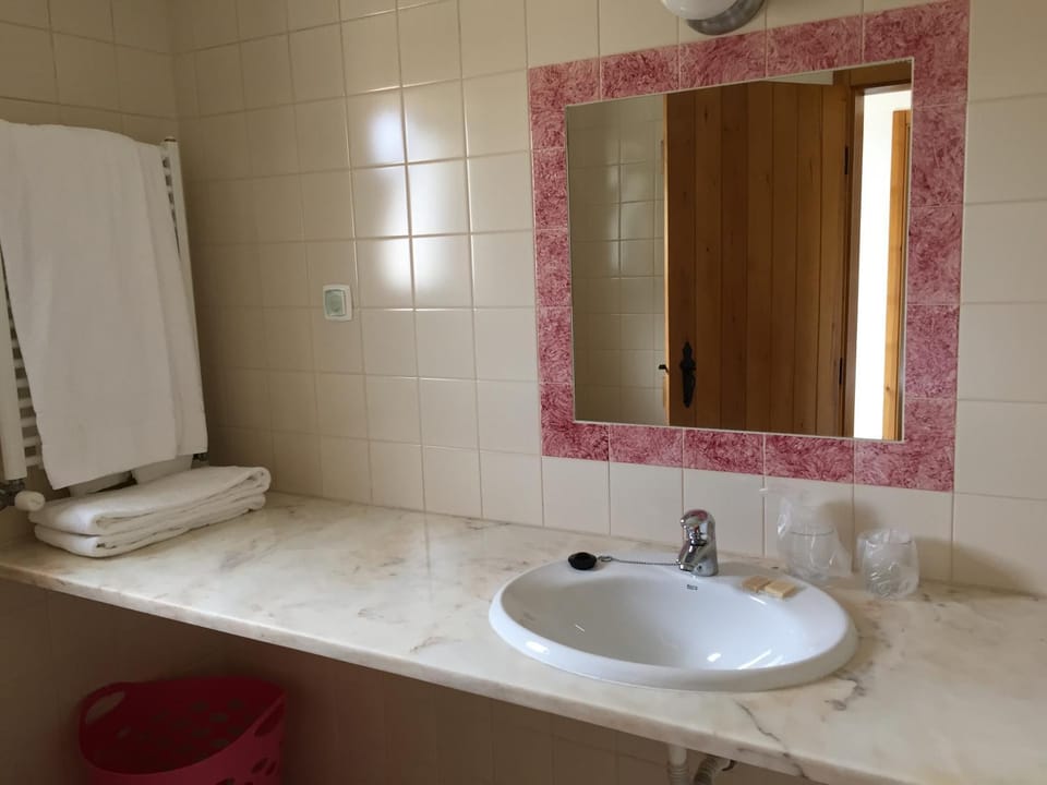 Bathroom, towels