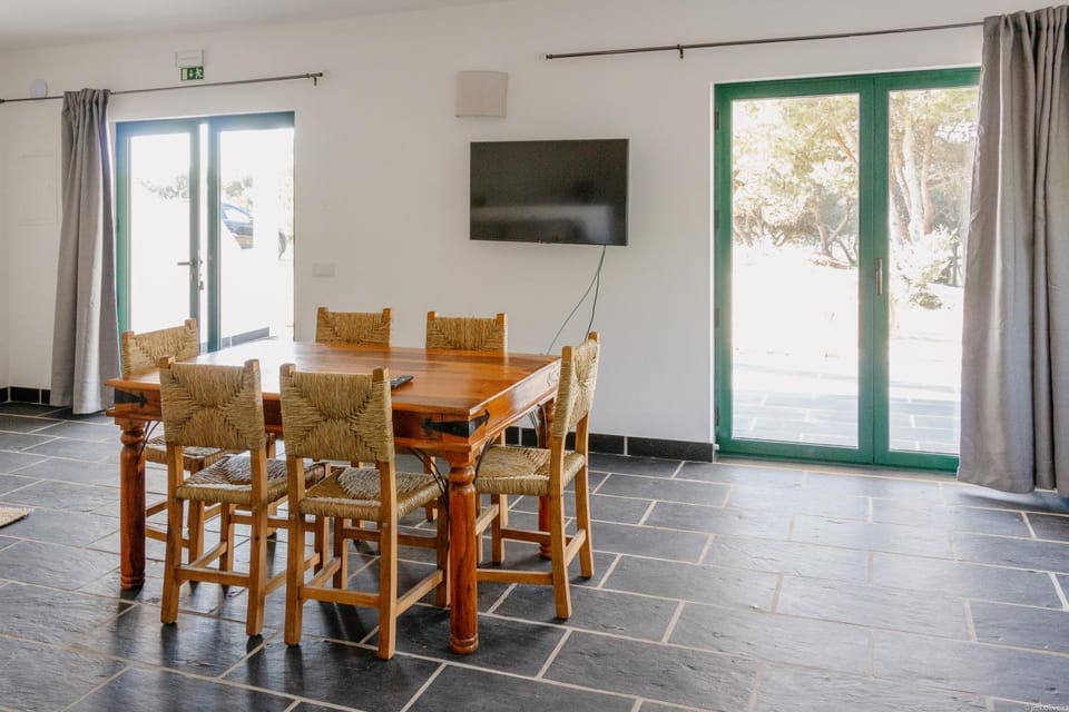 TV and multimedia, Dining area