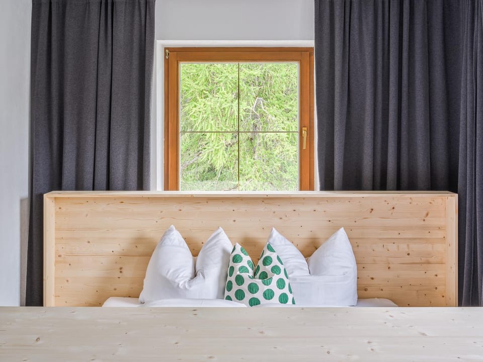 Bed, Photo of the whole room, Decorative detail