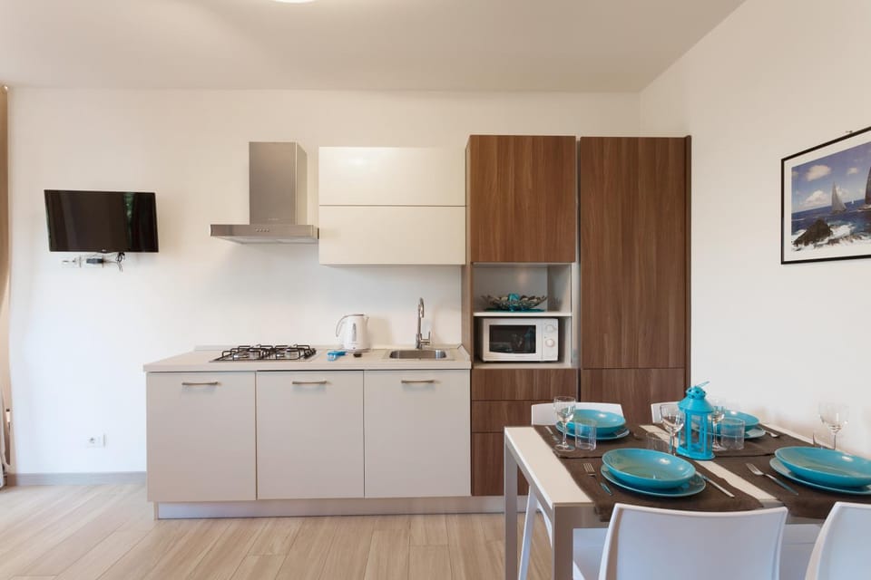 Kitchen or kitchenette, Living room