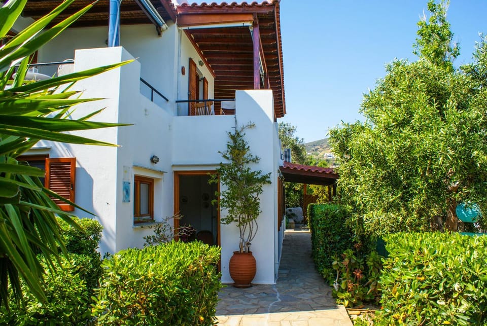 Facade/entrance, Garden