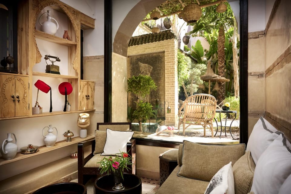 Patio, Garden, Living room, Seating area, Dining area, Garden view