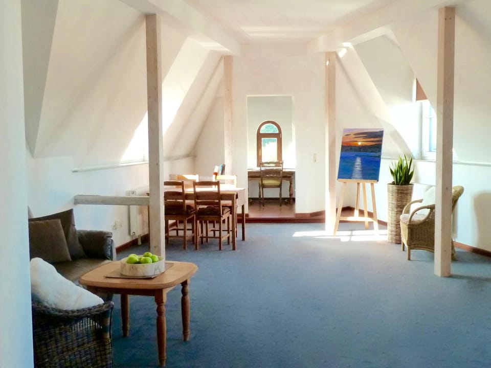 Living room, Photo of the whole room