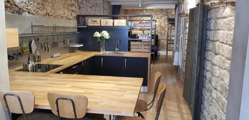 Le 79 Balnéo Loft Déco Authentique Centre climatisation Apartment in Occitanie