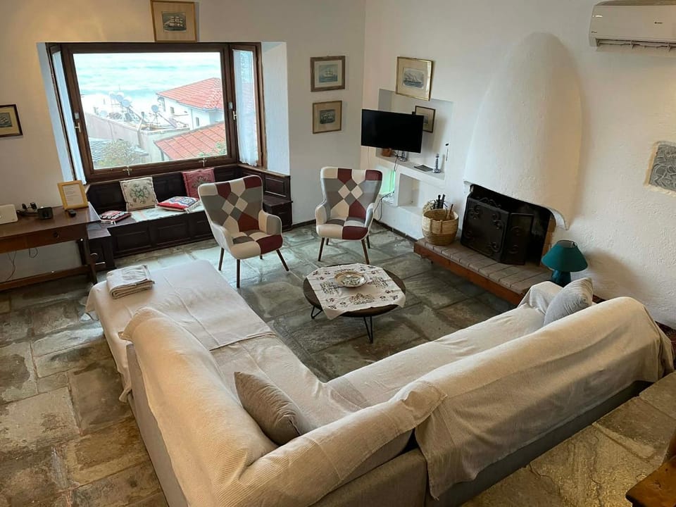 Panagopoulos House Villa in Magnesia Prefecture, Greece