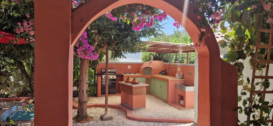 BBQ facilities, Balcony/Terrace, Dining area, Communal kitchen, Garden view, stove