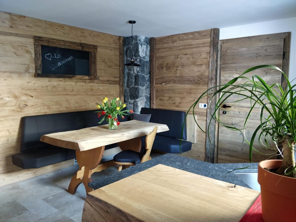 Photo of the whole room, Dining area