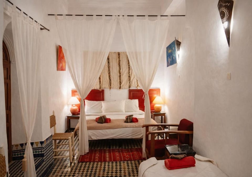 Bed, Photo of the whole room, Seating area, Bedroom, towels