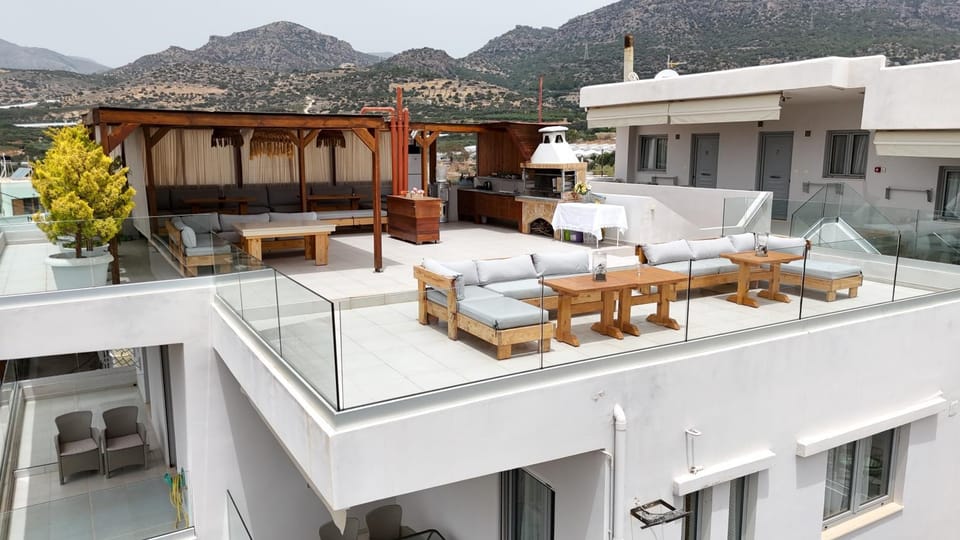 Property building, Balcony/Terrace, Mountain view