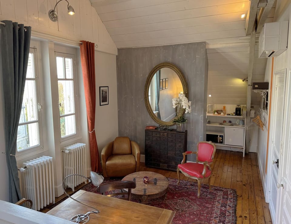 Living room, Photo of the whole room, Seating area
