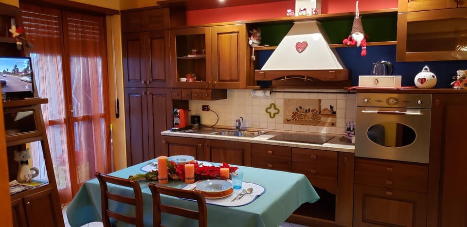 TV and multimedia, Kitchen or kitchenette, Dining area, dishwasher, oven, stove