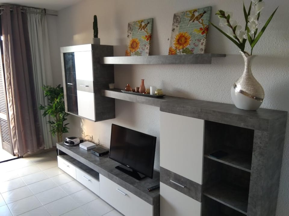 Communal lounge/ TV room, TV and multimedia, Living room
