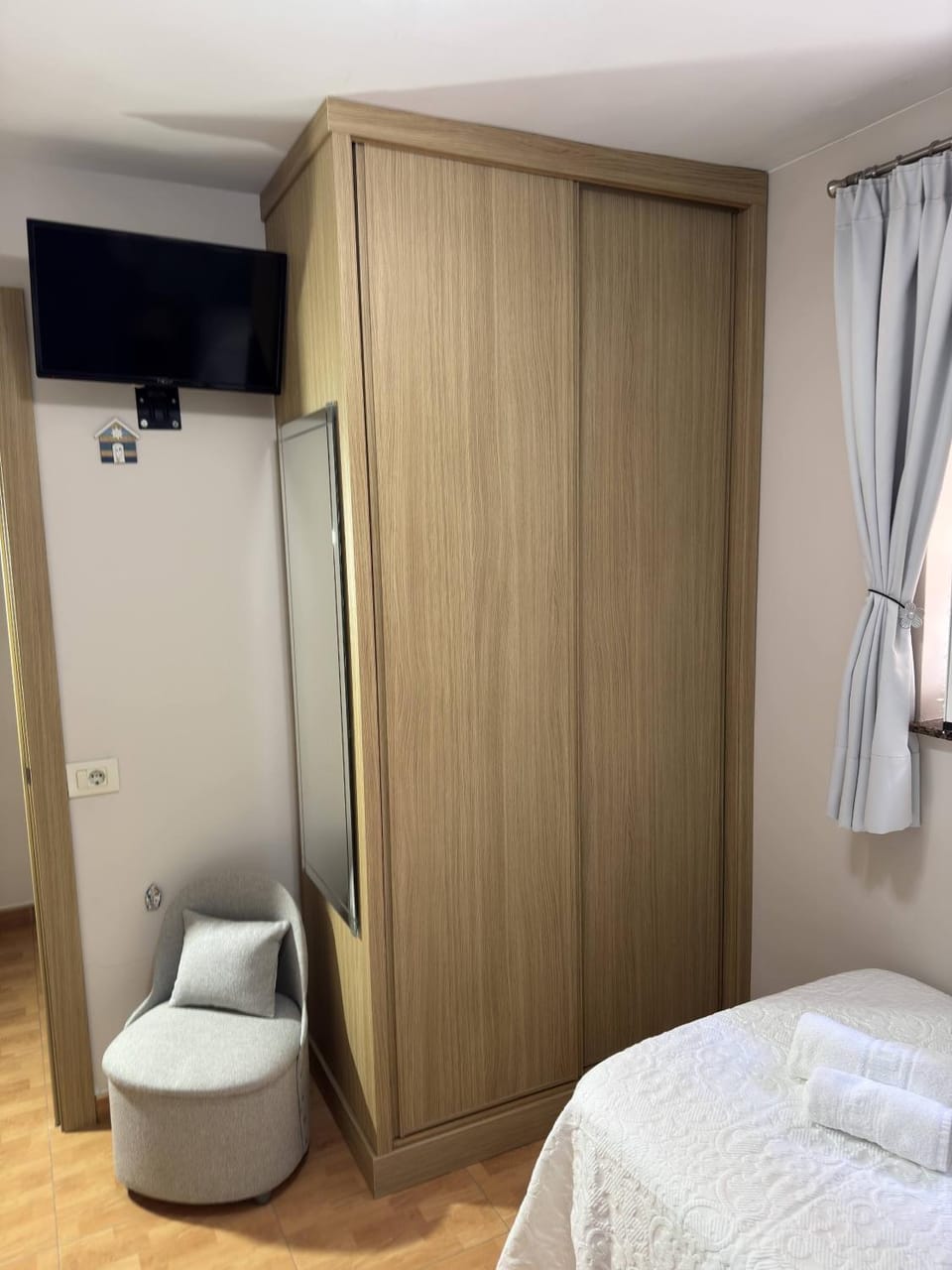Bed, Photo of the whole room, Bedroom, wardrobe