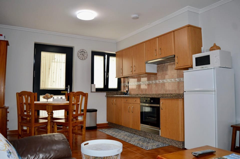 Kitchen or kitchenette, Seating area