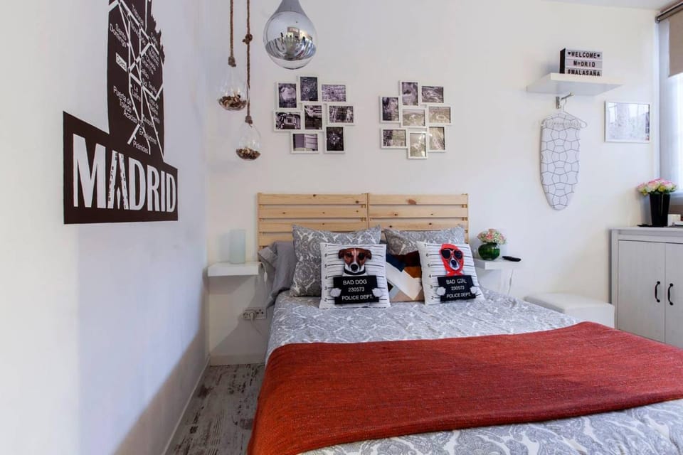 Photo of the whole room, Decorative detail, Bedroom