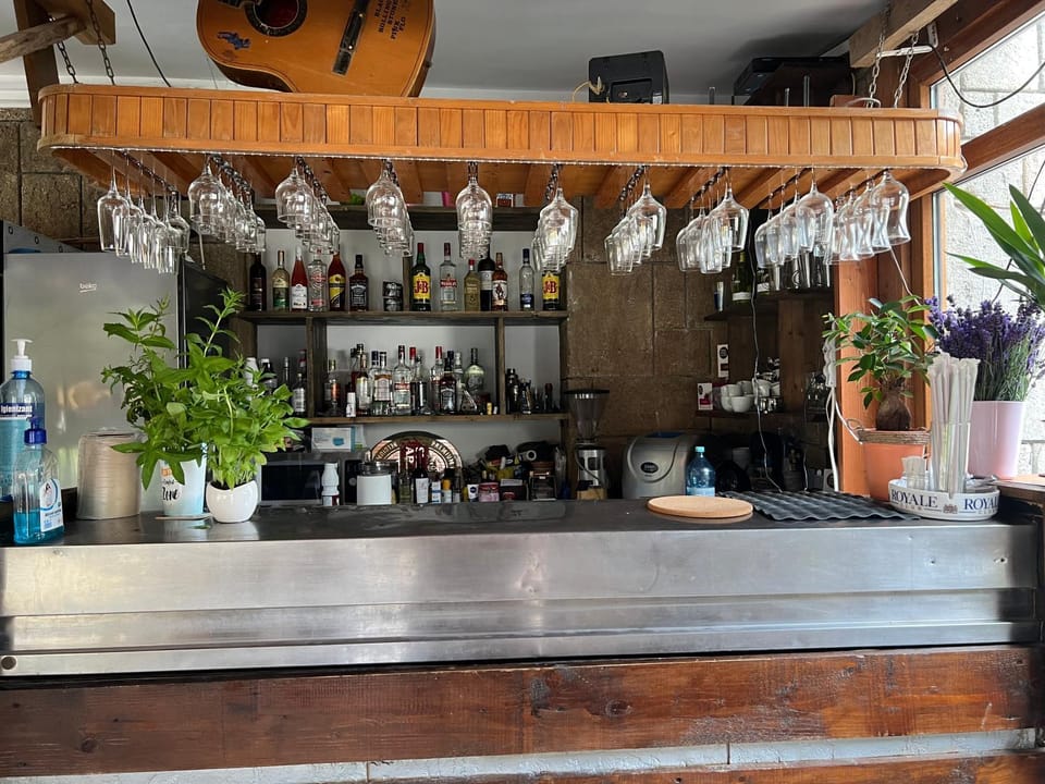 Lounge or bar, Drinks