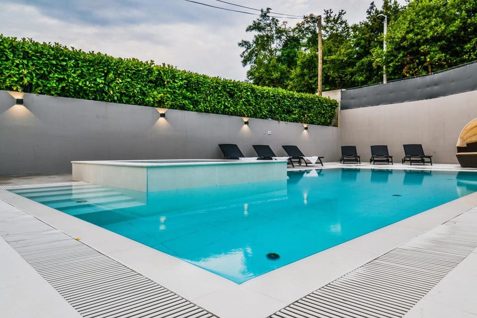 Swimming pool, Swimming pool