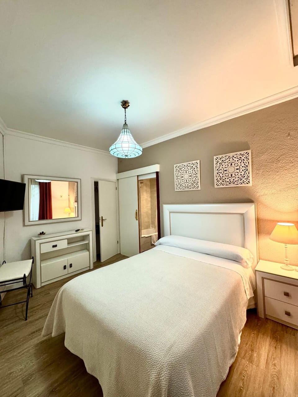 Bathroom, TV and multimedia, Photo of the whole room, City view, Inner courtyard view, safe, wardrobe, air conditioner