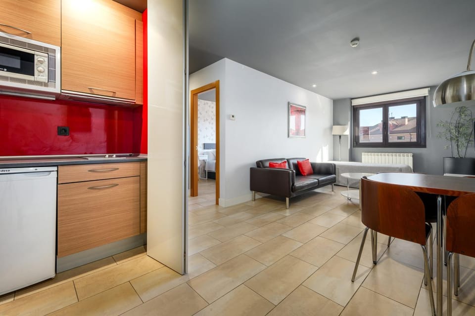 Kitchen or kitchenette, Seating area, Dining area