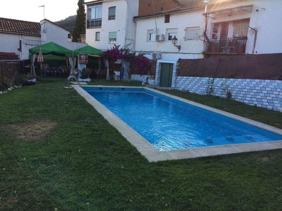 Swimming pool, Swimming pool