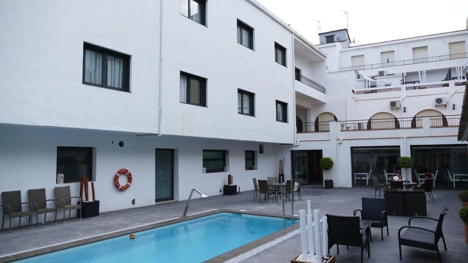 Patio, Garden, Swimming pool