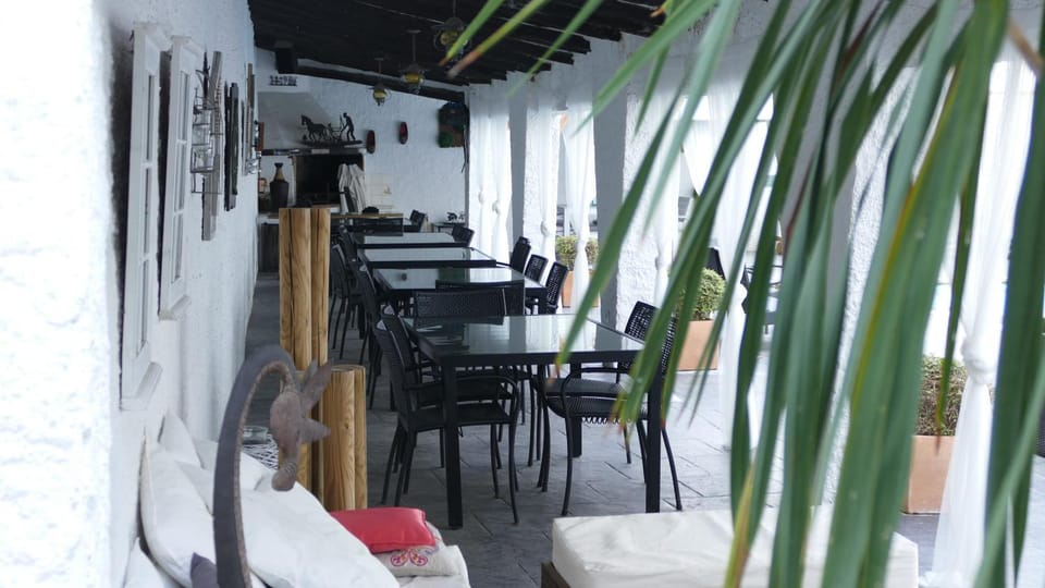 Patio, Restaurant/places to eat, BBQ facilities, Garden