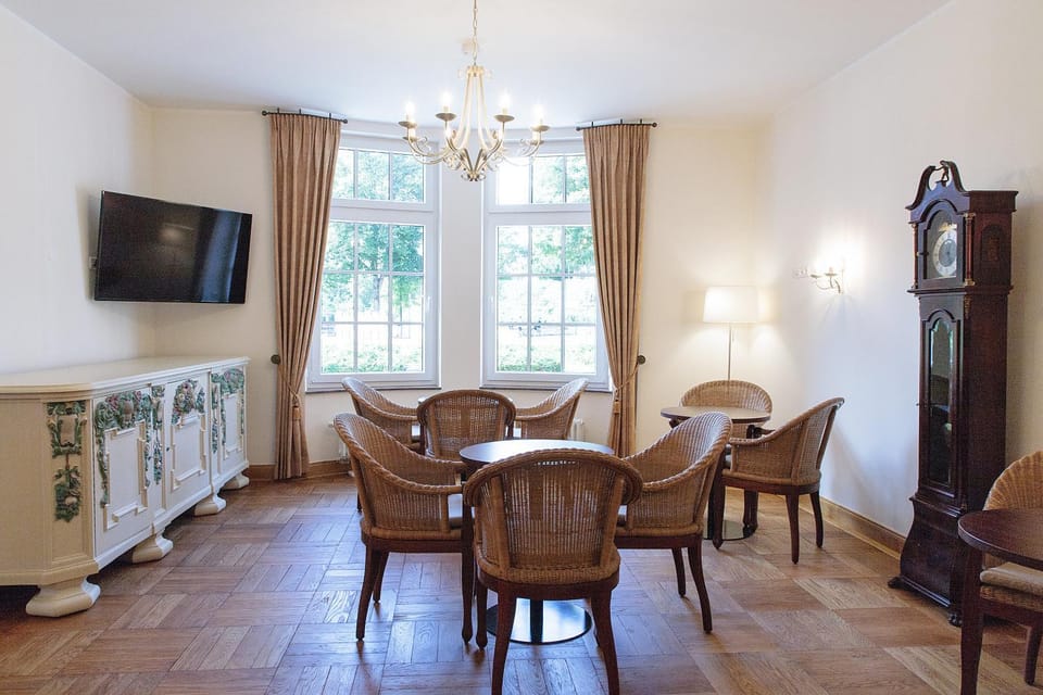 Communal lounge/ TV room