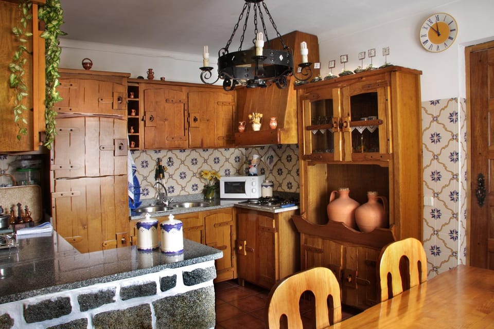 Kitchen or kitchenette, Communal kitchen