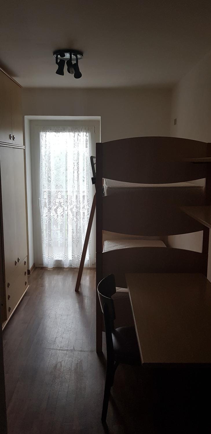 Bedroom, bunk bed