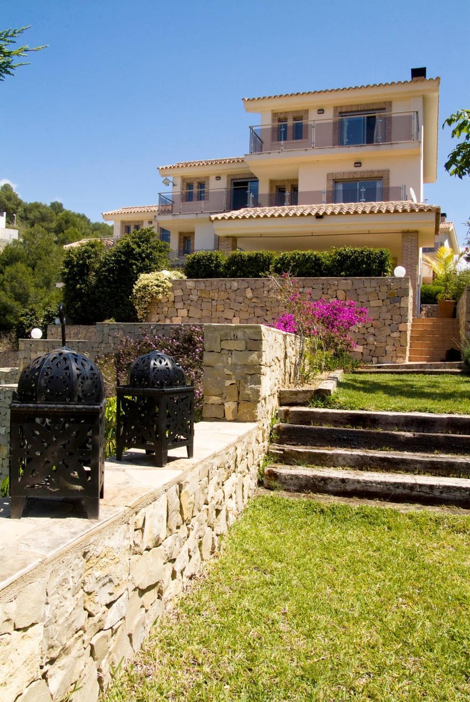 Facade/entrance, Garden view