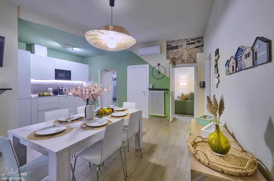 TV and multimedia, Kitchen or kitchenette, Dining area, City view, Quiet street view, dishwasher, heating, internet, microwave, stove, air conditioner