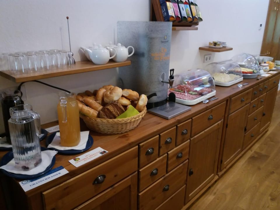 Breakfast, Buffet breakfast