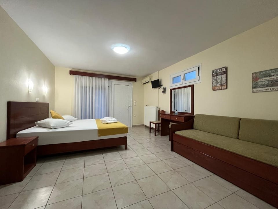 Bed, TV and multimedia, Bedroom, air conditioner