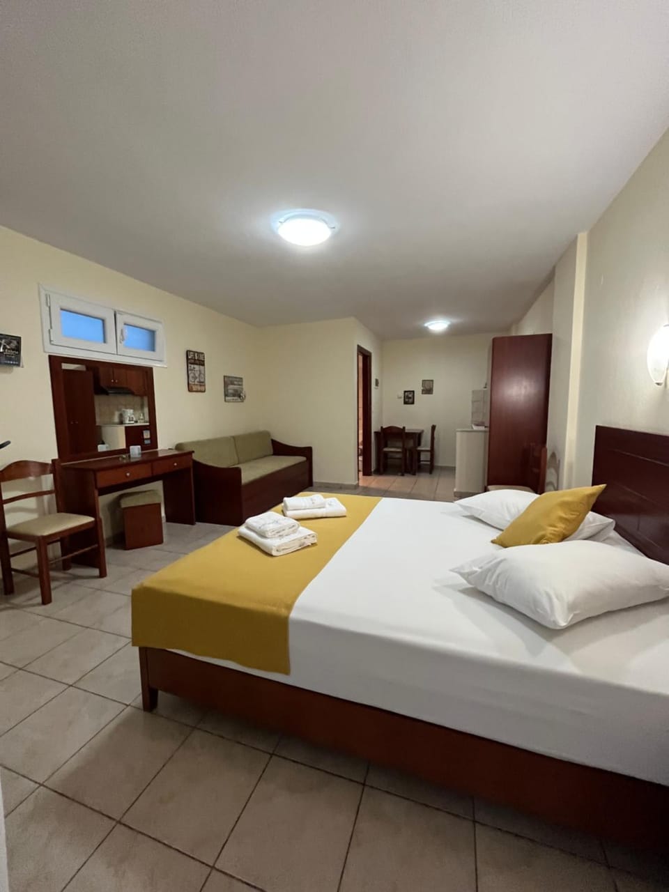 Bed, Kitchen or kitchenette, Bedroom, air conditioner