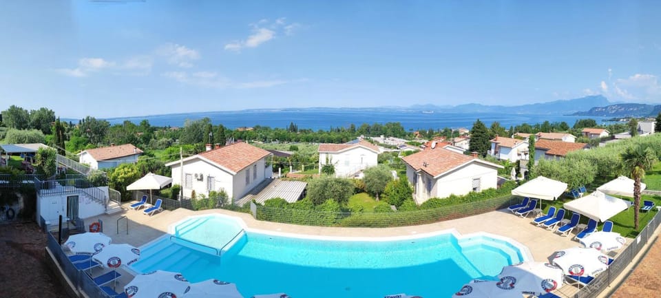 Day, Bird's eye view, View (from property/room), Lake view, Pool view, Swimming pool, sunbed