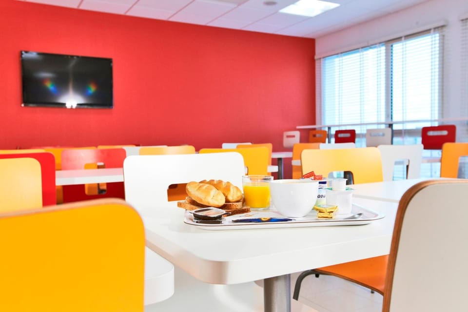 Restaurant/places to eat, Food and drinks