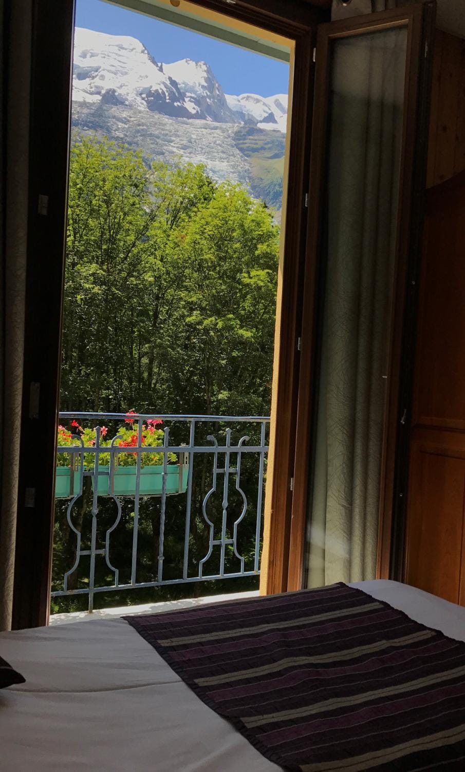Bedroom, Mountain view