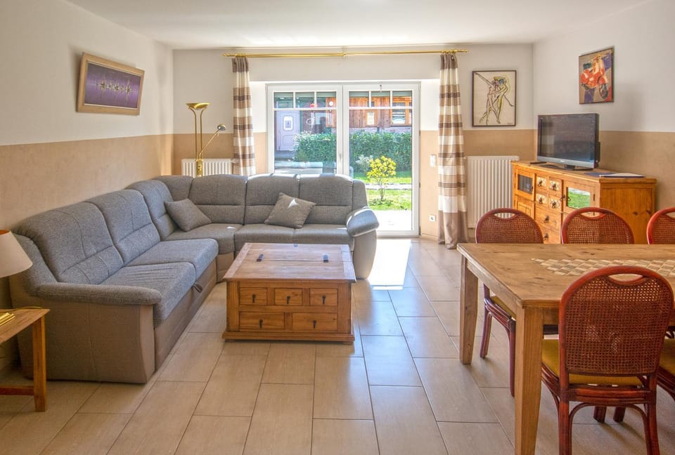 Bed, Living room, Seating area, Dining area