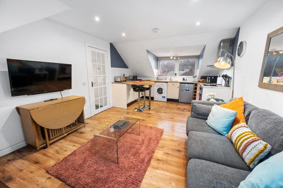 TV and multimedia, Kitchen or kitchenette, Living room, Dining area