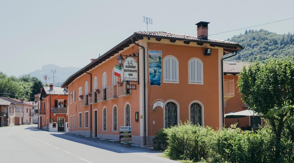 Property building, Restaurant/places to eat