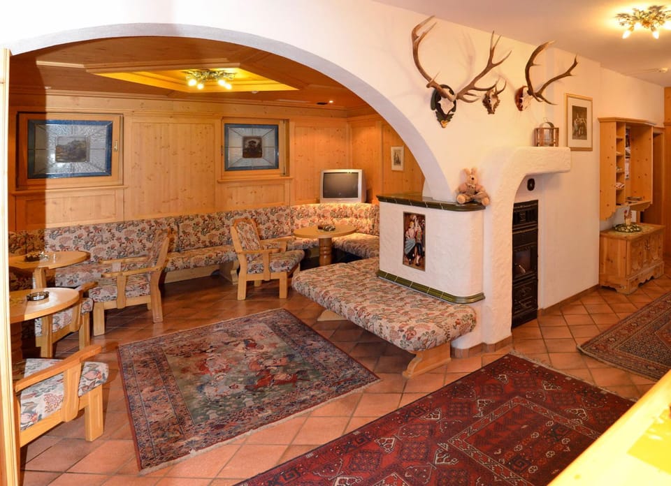 Communal lounge/ TV room, Lounge or bar