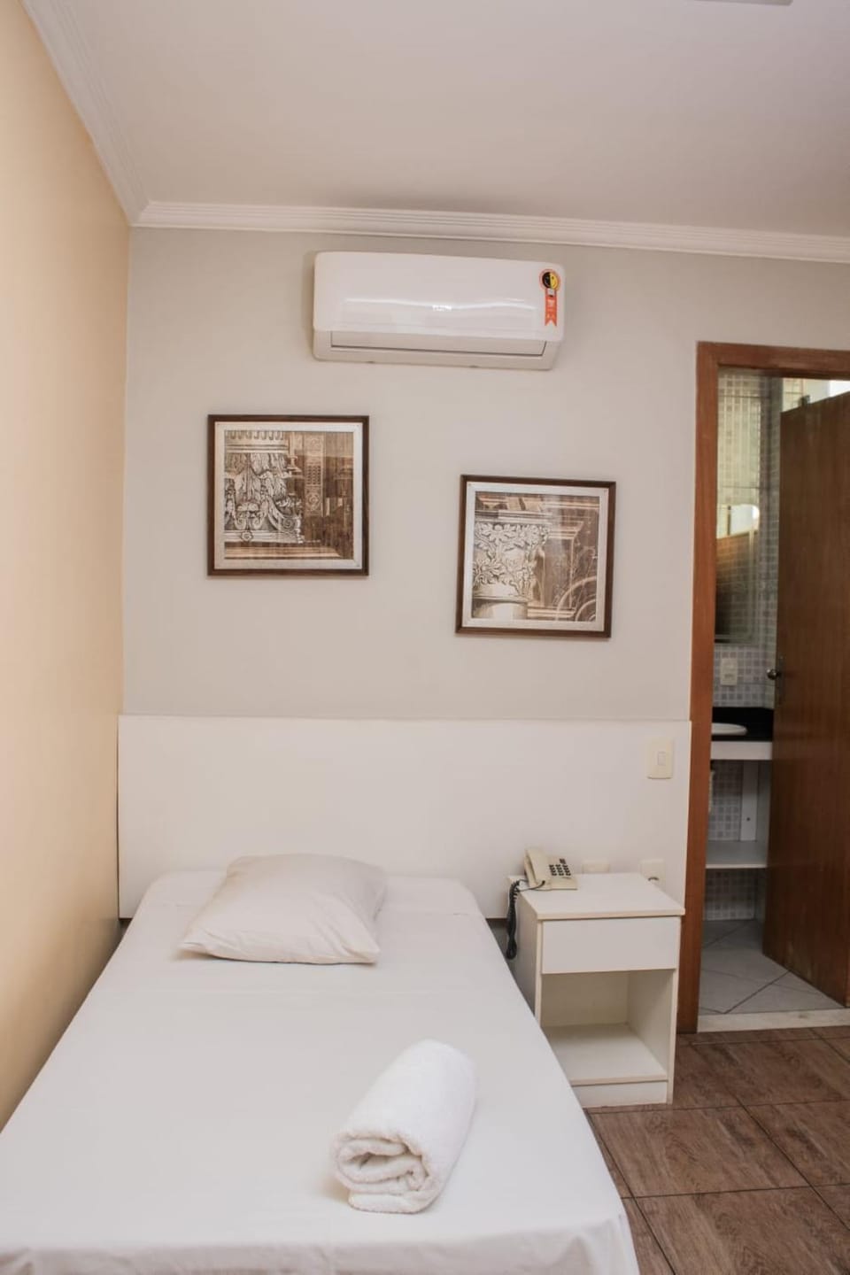 Bed, Bedroom, towels, air conditioner
