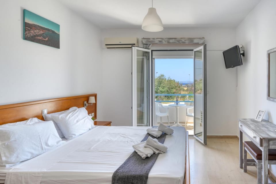 TV and multimedia, View (from property/room), Balcony/Terrace, Photo of the whole room, Bedroom, air conditioner